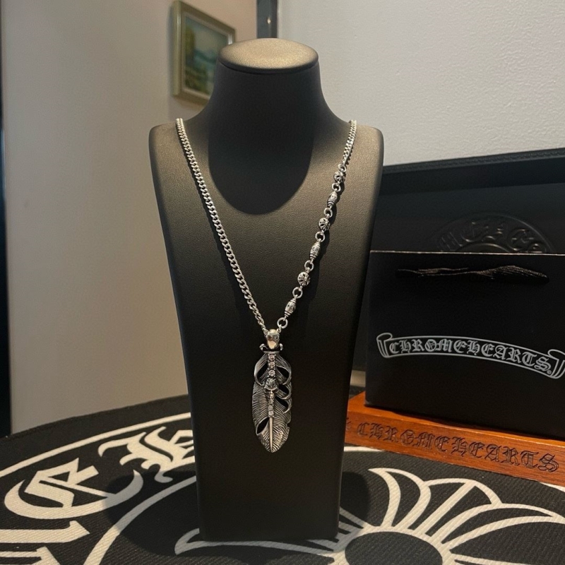 Ch**me He**ts necklaces